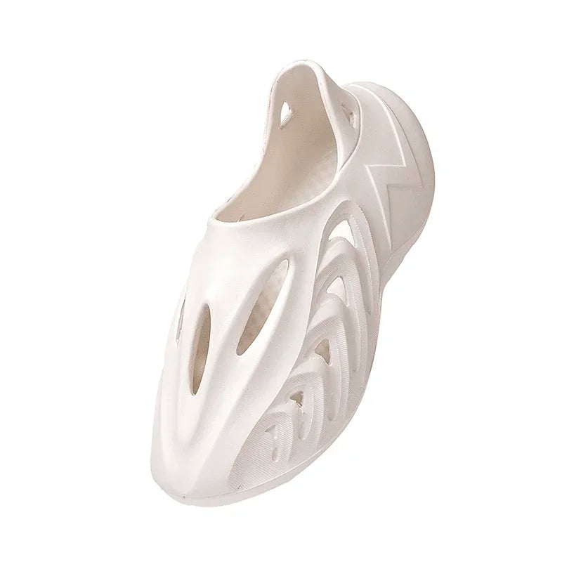 New EVA Men Sandals Couple Soft Hollow Garden Shoes Women Designer Hole Slipper Sneakers Beach Water Shoes Slip on Foam Runner