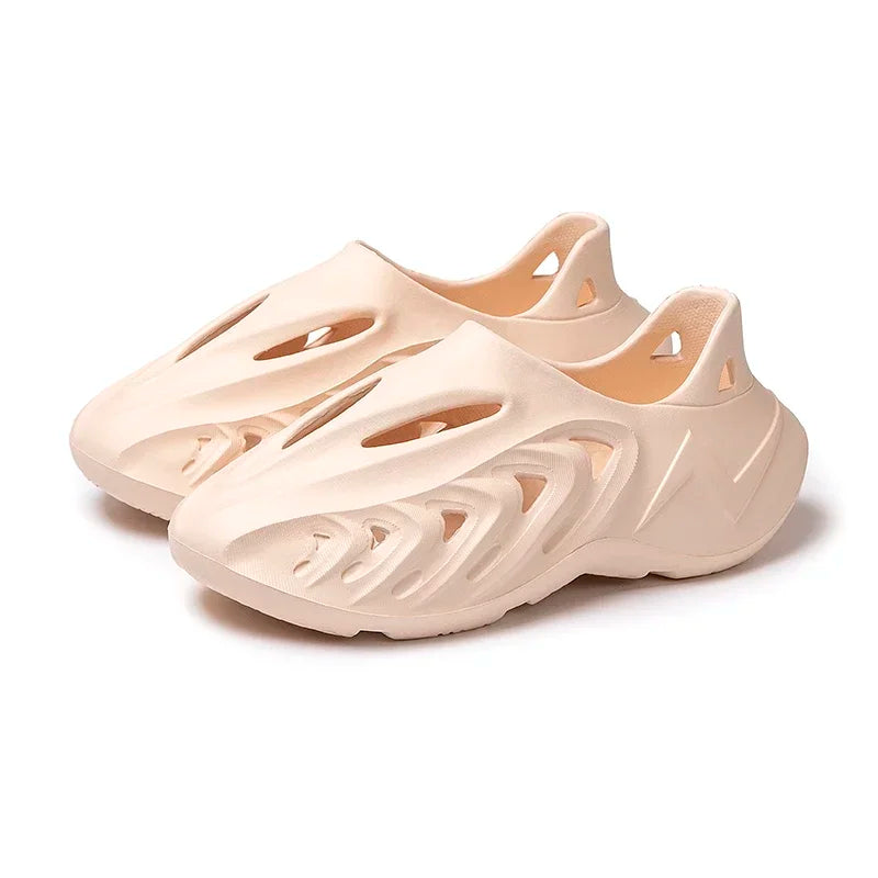 New EVA Men Sandals Couple Soft Hollow Garden Shoes Women Designer Hole Slipper Sneakers Beach Water Shoes Slip on Foam Runner