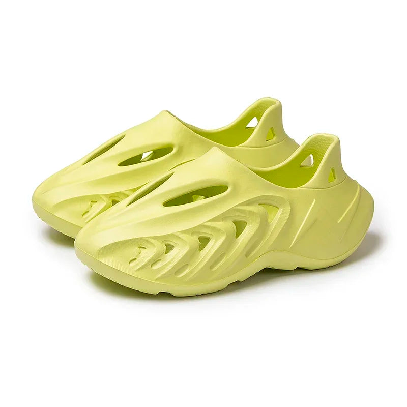 New EVA Men Sandals Couple Soft Hollow Garden Shoes Women Designer Hole Slipper Sneakers Beach Water Shoes Slip on Foam Runner