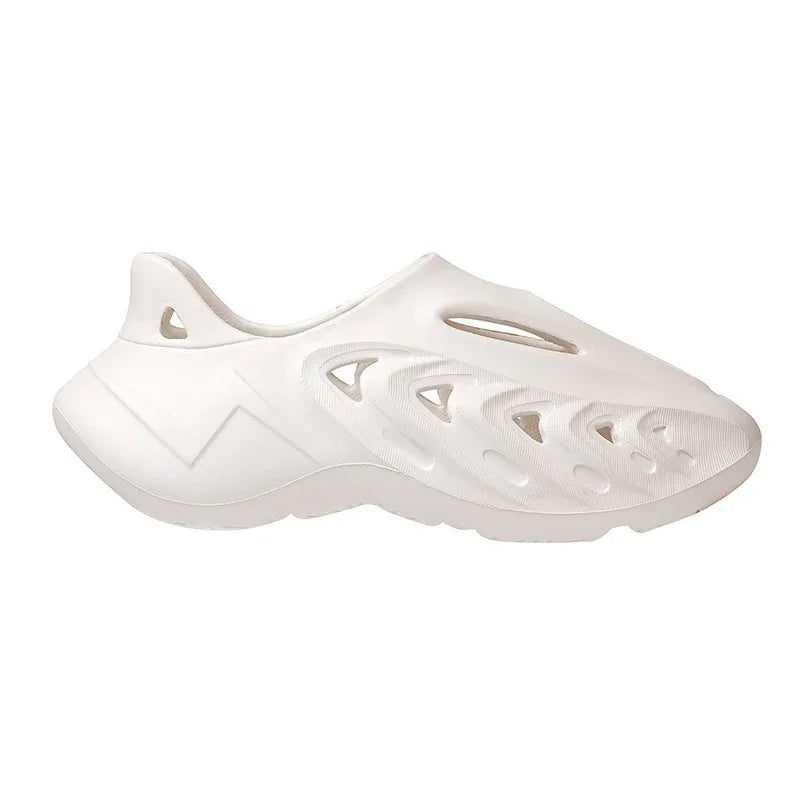 New EVA Men Sandals Couple Soft Hollow Garden Shoes Women Designer Hole Slipper Sneakers Beach Water Shoes Slip on Foam Runner