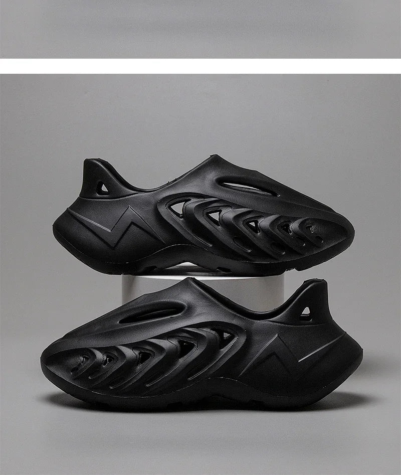 New EVA Men Sandals Couple Soft Hollow Garden Shoes Women Designer Hole Slipper Sneakers Beach Water Shoes Slip on Foam Runner