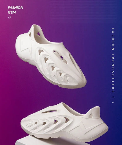 New EVA Men Sandals Couple Soft Hollow Garden Shoes Women Designer Hole Slipper Sneakers Beach Water Shoes Slip on Foam Runner