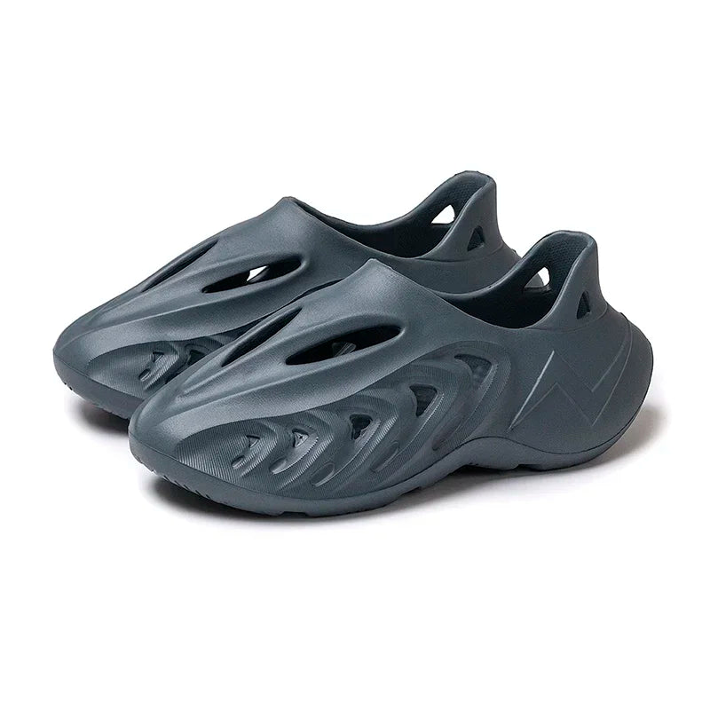 New EVA Men Sandals Couple Soft Hollow Garden Shoes Women Designer Hole Slipper Sneakers Beach Water Shoes Slip on Foam Runner