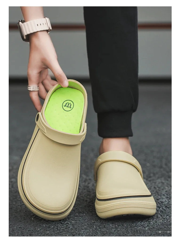 A Pair of Men's Casual Shoes, Waterproof and Oil-Proof, Low-Top Non-Slip Chef Shoes, Wear-Resistant and Non-Slip Men's Shoes